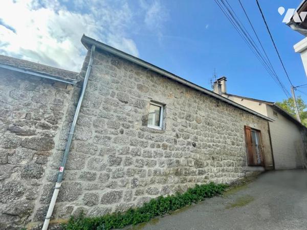 A VENDRE MAISON MITOYENNE A LA ROCHE DE RIEUTORT 