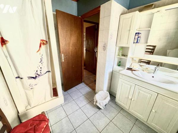 A VENDRE MAISON MITOYENNE A LA ROCHE DE RIEUTORT 