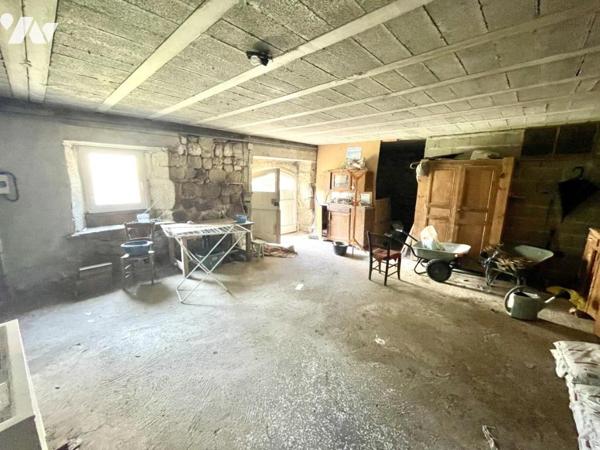 A VENDRE MAISON MITOYENNE A LA ROCHE DE RIEUTORT 