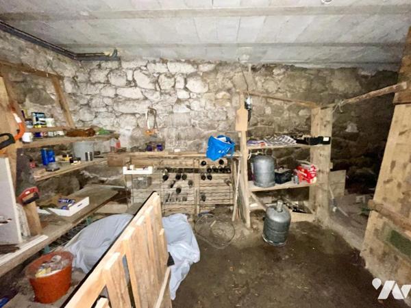 A VENDRE MAISON MITOYENNE A LA ROCHE DE RIEUTORT 