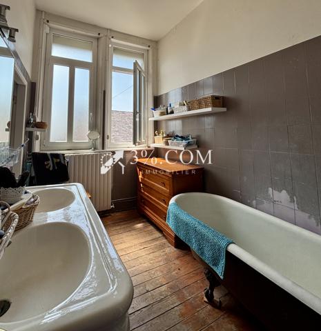 Maison
                                                                                                                                                                                                                                                                                                                        9 pièce(s)                                                                                                                                                                                                          4 chambre(s)                                                                                                                                                                                                          245  m²