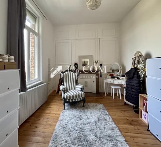 Maison
                                                                                                                                                                                                                                                                                                                        9 pièce(s)                                                                                                                                                                                                          4 chambre(s)                                                                                                                                                                                                          245  m²