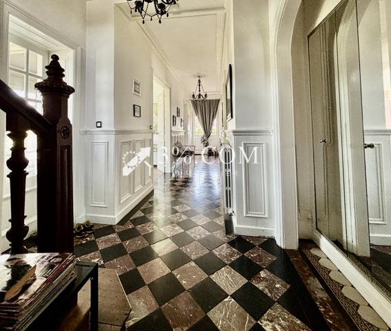 Maison
                                                                                                                                                                                                                                                                                                                        9 pièce(s)                                                                                                                                                                                                          4 chambre(s)                                                                                                                                                                                                          245  m²