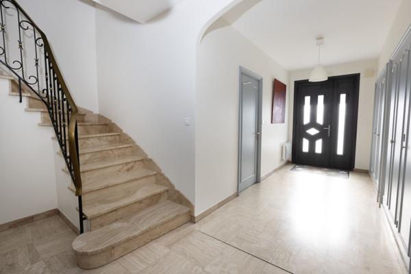 Maison 6 pièces - 180 m² Exclusivité efficity