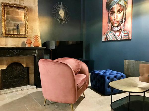 Uzès (30700) Centre Uzès. Très charmant appart meublé 2 chambres à 100 mètres de la Place aux Herbes