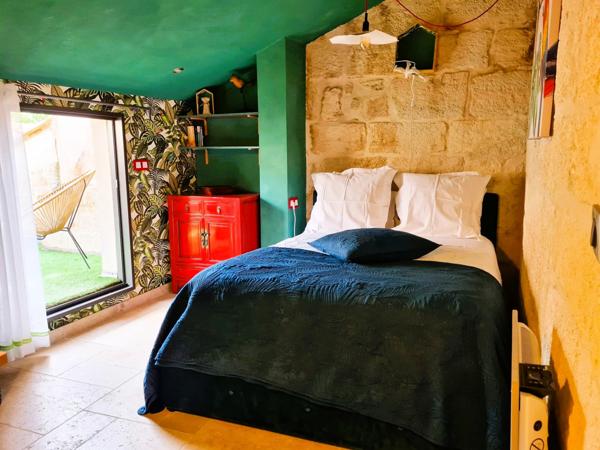 Uzès (30700) Centre Uzès. Très charmant appart meublé 2 chambres à 100 mètres de la Place aux Herbes