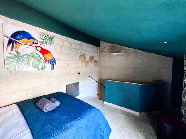 Uzès (30700) Centre Uzès. Très charmant appart meublé 2 chambres à 100 mètres de la Place aux Herbes