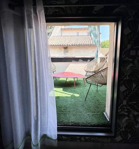 Uzès (30700) Centre Uzès. Très charmant appart meublé 2 chambres à 100 mètres de la Place aux Herbes