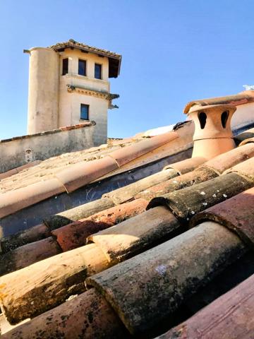 Uzès (30700) Centre Uzès. Très charmant appart meublé 2 chambres à 100 mètres de la Place aux Herbes