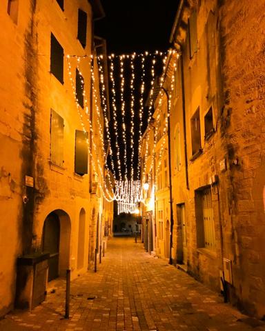 Uzès (30700) Centre Uzès. Très charmant appart meublé 2 chambres à 100 mètres de la Place aux Herbes