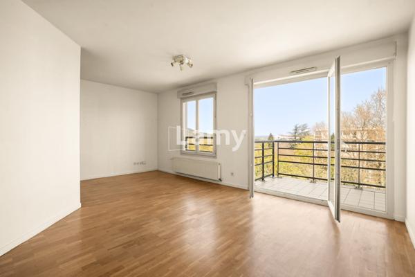 Parking + annexe + appartement