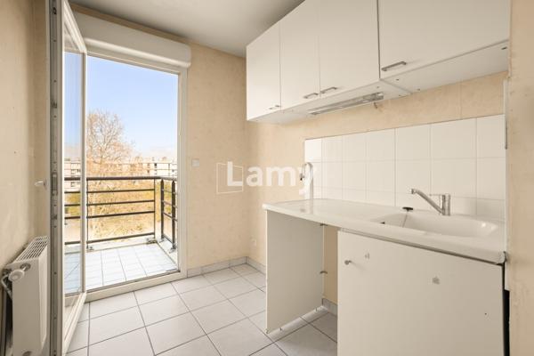 Parking + annexe + appartement