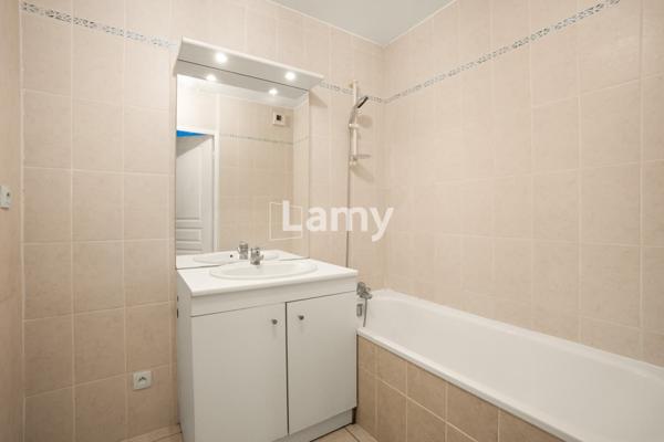 Parking + annexe + appartement