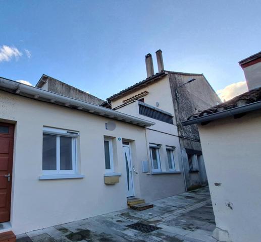 MAISON DE VILLAGE AVEC PATIO