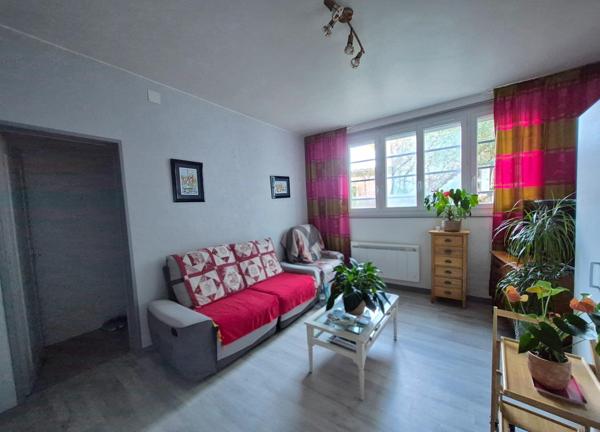 MAISON DE VILLAGE AVEC PATIO