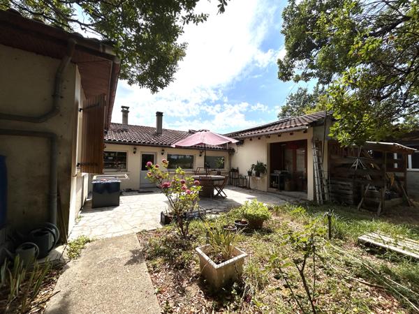 GRANDE VILLA SUR COTEAU