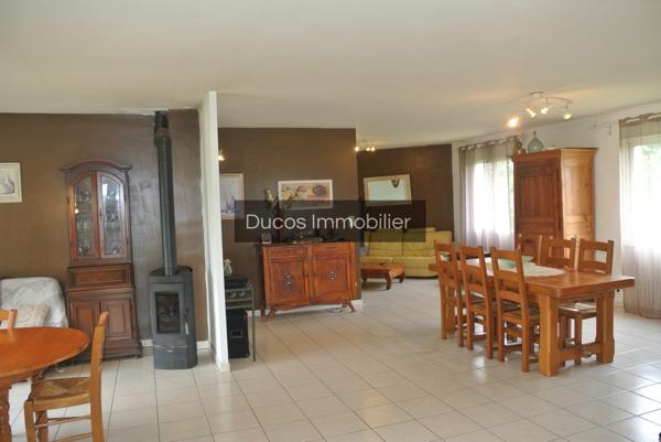 Maison avec un hangar de 100 m²