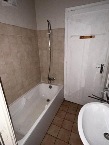 Appartement à louer à Guer dans le Morbihan (56380), ref : 56046-L221