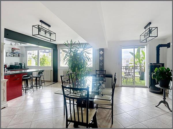 Maison avec plusieurs garages, proche gare, parfaitement rénovée