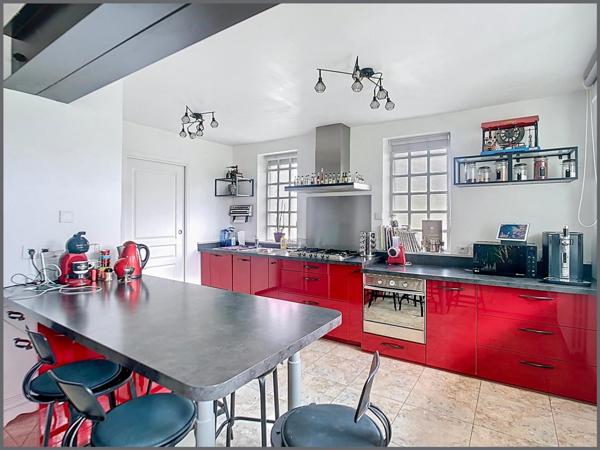 Maison avec plusieurs garages, proche gare, parfaitement rénovée