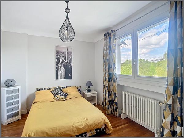 Maison avec plusieurs garages, proche gare, parfaitement rénovée