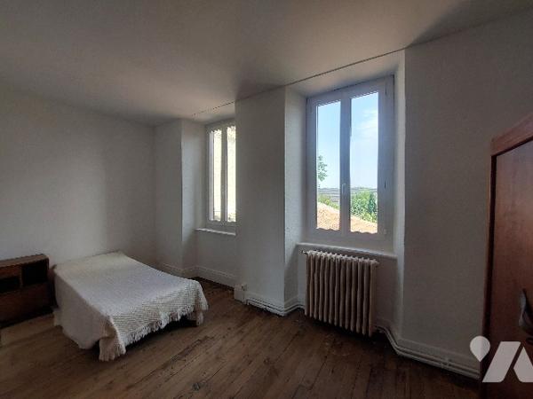 SAINT-GAUDENS, maison de ville sur trois niveaux avec jardin attenant, proche des commerces