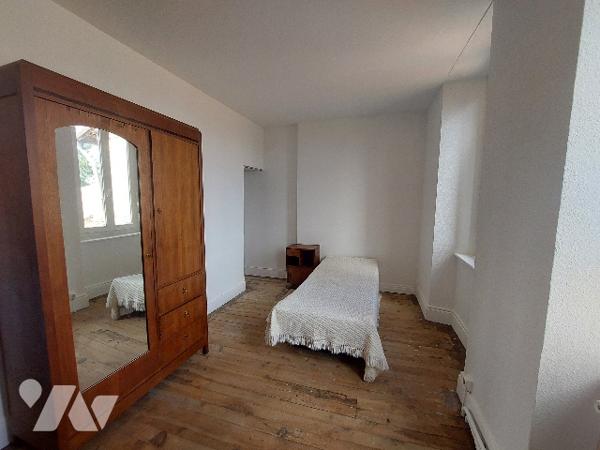 SAINT-GAUDENS, maison de ville sur trois niveaux avec jardin attenant, proche des commerces