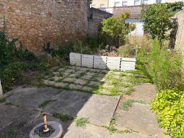 LES SABLES D'OLONNE (85100) RARISSIME ADORABLE MAISON DE PECHEUR A RENOVER AVEC DEPENDANCE ET JARDIN