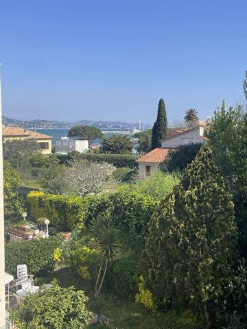 Saint-Tropez (83990) SAINT-TROPEZ, T2 dernier étage avec solarium et place de parking