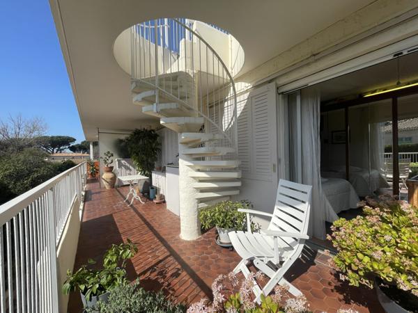 Saint-Tropez (83990) SAINT-TROPEZ, T2 dernier étage avec solarium et place de parking