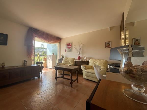 Saint-Tropez (83990) SAINT-TROPEZ, T2 dernier étage avec solarium et place de parking