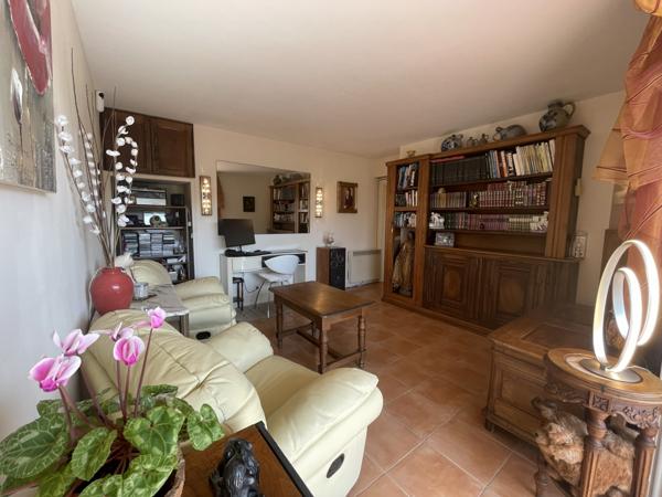 Saint-Tropez (83990) SAINT-TROPEZ, T2 dernier étage avec solarium et place de parking