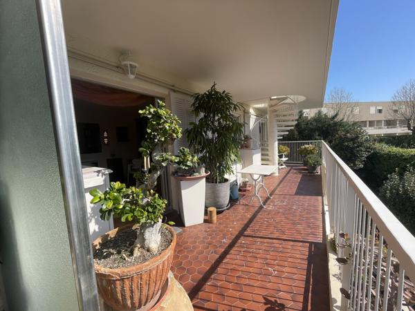 Saint-Tropez (83990) SAINT-TROPEZ, T2 dernier étage avec solarium et place de parking