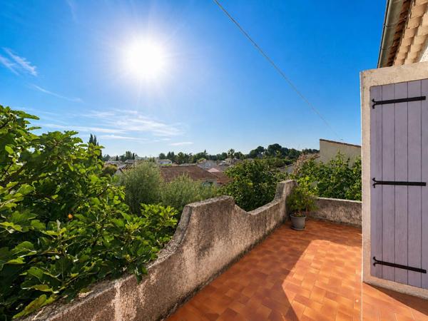 SAINT-VICTORET  Villa indépendante de 137 m² avec 91 m² de dépendances et fort potentiel
