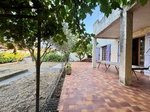 SAINT-VICTORET  Villa indépendante de 137 m² avec 91 m² de dépendances et fort potentiel