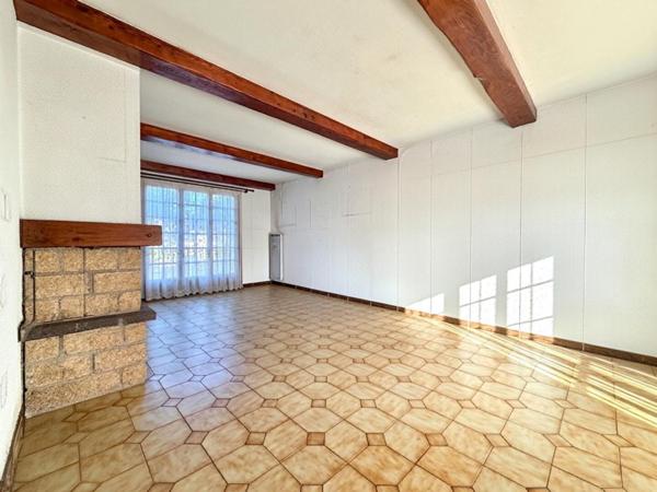 SAINT-VICTORET  Villa indépendante de 137 m² avec 91 m² de dépendances et fort potentiel