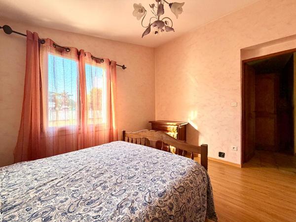 SAINT-VICTORET  Villa indépendante de 137 m² avec 91 m² de dépendances et fort potentiel
