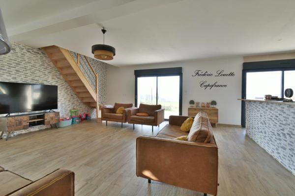 Dpt Marne (51), à vendre MONTMIRAIL maison P7 de 230 m² - Terrain de 1 000,00 m²