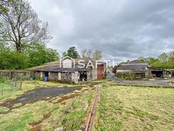 Ancienne ferme à rénover et ses belles dépendances