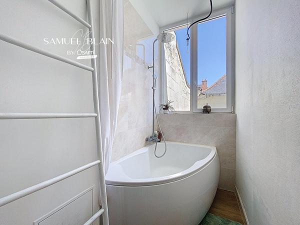 Exceptionnelle Maison de Ville Rénovée avec Jardin et Piscine Chauffée.