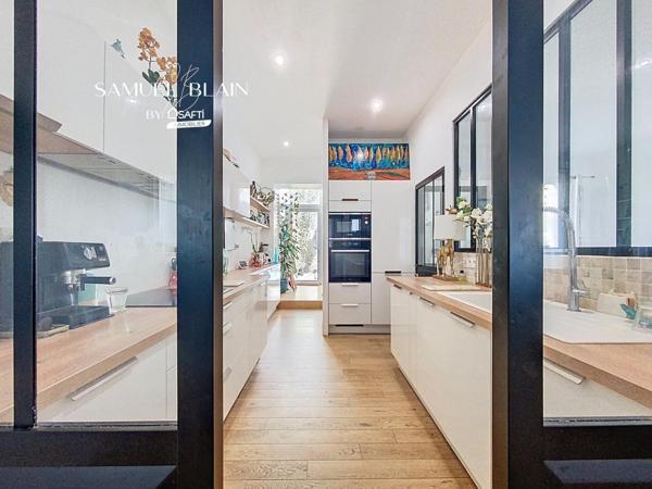 Exceptionnelle Maison de Ville Rénovée avec Jardin et Piscine Chauffée.