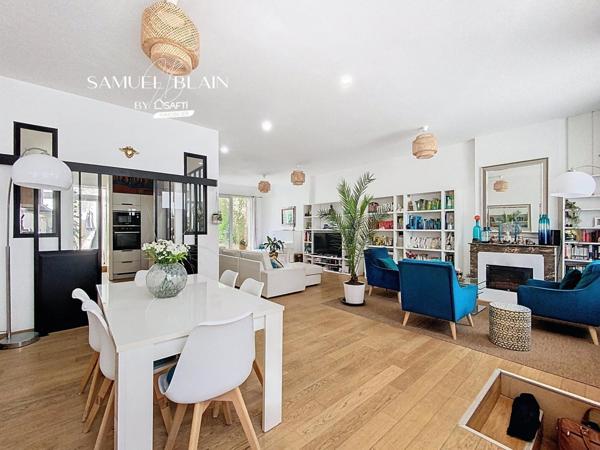 Exceptionnelle Maison de Ville Rénovée avec Jardin et Piscine Chauffée.