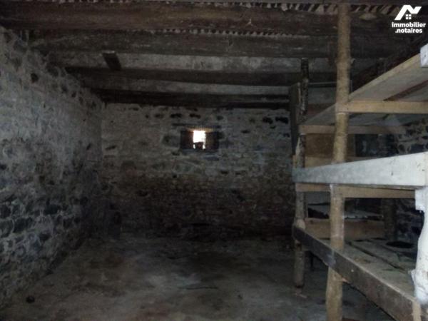 Deux maisons de bourg mitoyennes comprenant pour la 1ère : au rdc : une salle à manger avec che...