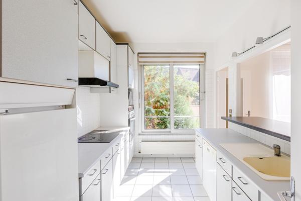 Maison avec extension contemporaine et jardin, quartier Porchefontaine