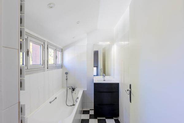 Maison avec extension contemporaine et jardin, quartier Porchefontaine