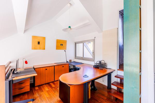 Maison avec extension contemporaine et jardin, quartier Porchefontaine