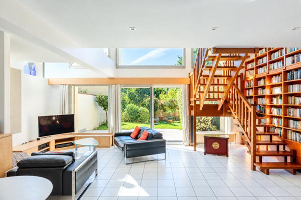 Maison avec extension contemporaine et jardin, quartier Porchefontaine