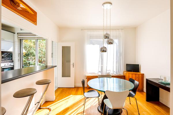 Maison avec extension contemporaine et jardin, quartier Porchefontaine