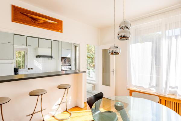 Maison avec extension contemporaine et jardin, quartier Porchefontaine