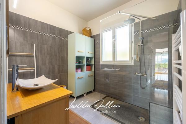 Maison familiale à Allauch 13190 - LE LOGIS NEUF – Maison T4 de 140 m², avec piscine, garage, vue dégagée, terrain 614m²